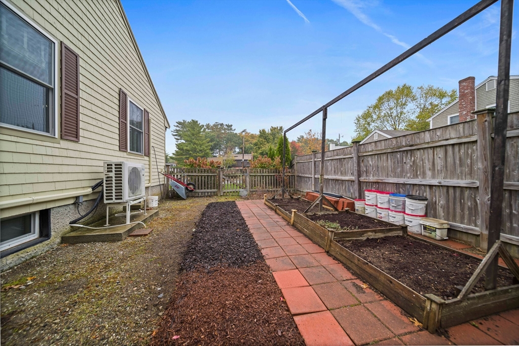 18 Sunnybrook Ln