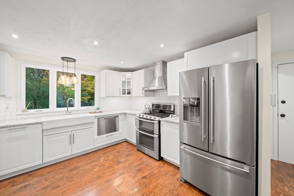 18 Sunnybrook Ln