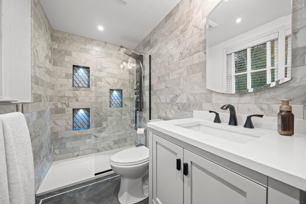 18 Sunnybrook Ln