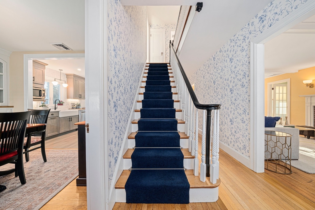18 Park St