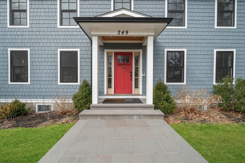 249 York St