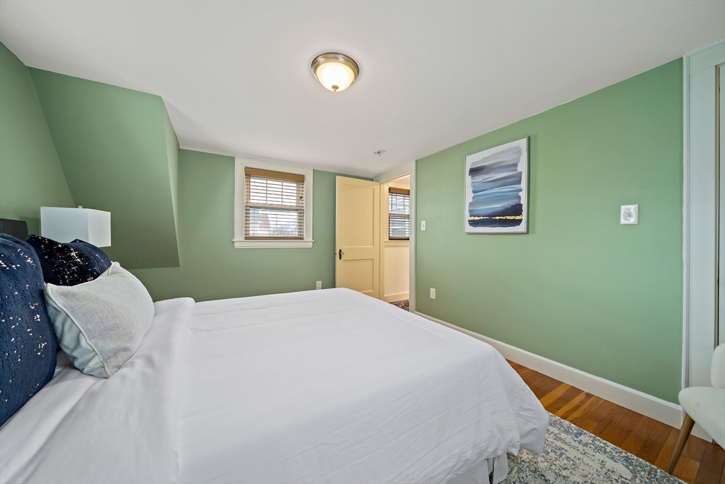 43 Lydon St