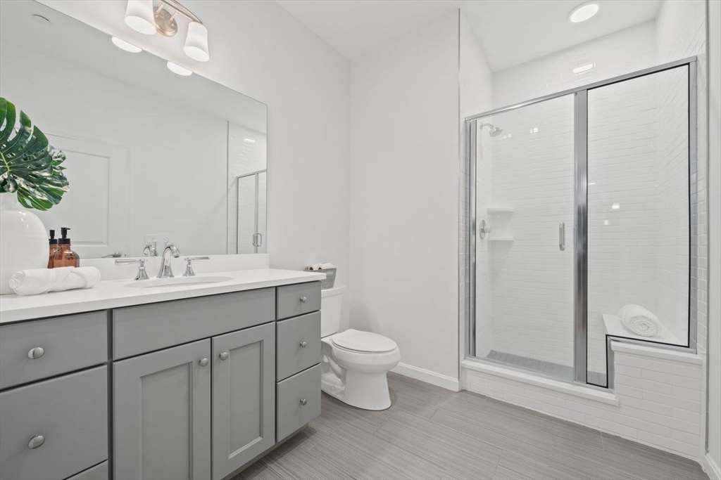 200 Revere St # 4104