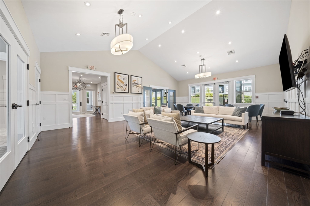 200 Revere St # 4104