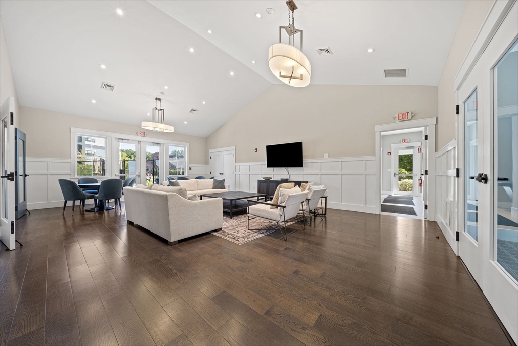 200 Revere St # 4104