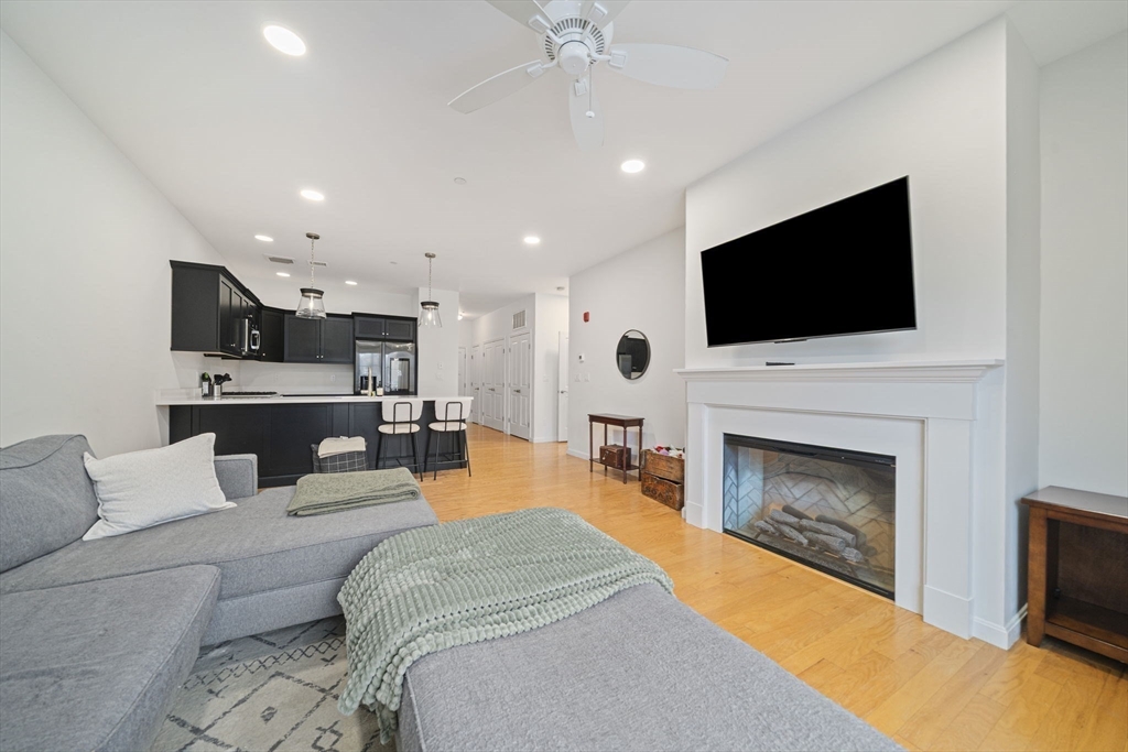 200 Revere St # 4104