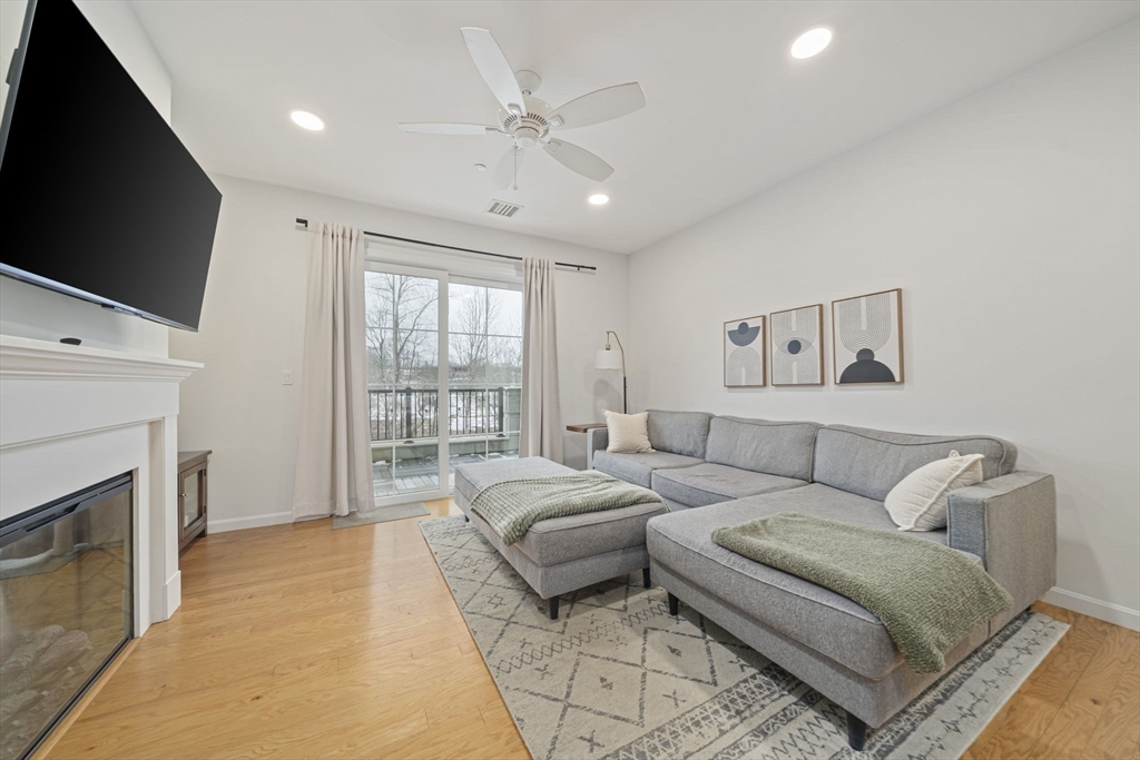 200 Revere St # 4104