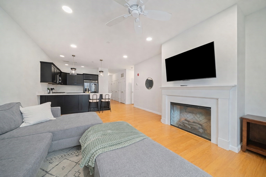 200 Revere St # 4104