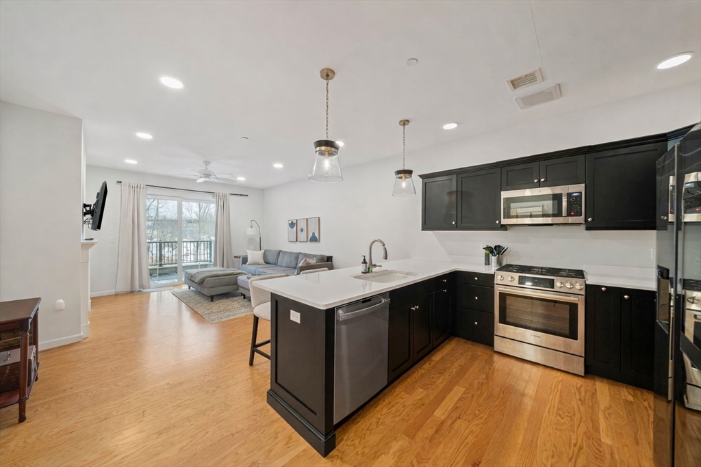 200 Revere St # 4104