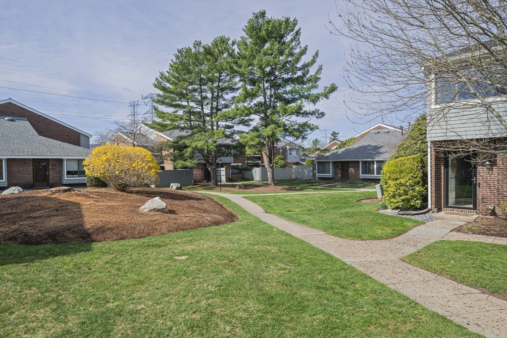 45 Meadowood Dr # 45