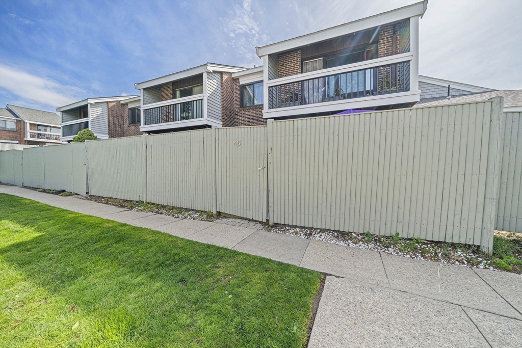 45 Meadowood Dr # 45