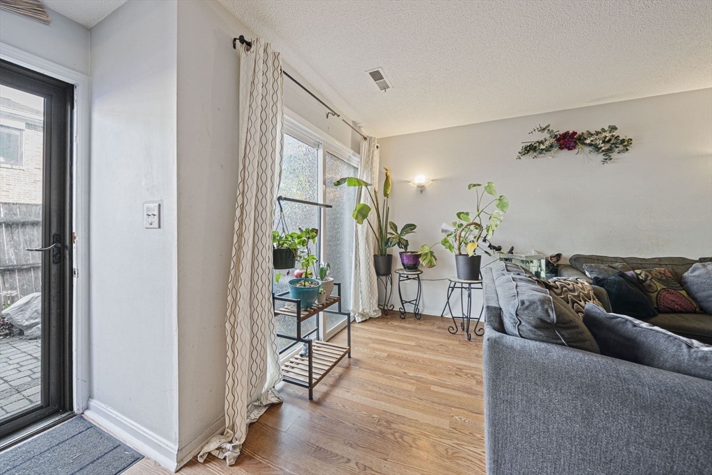 45 Meadowood Dr # 45