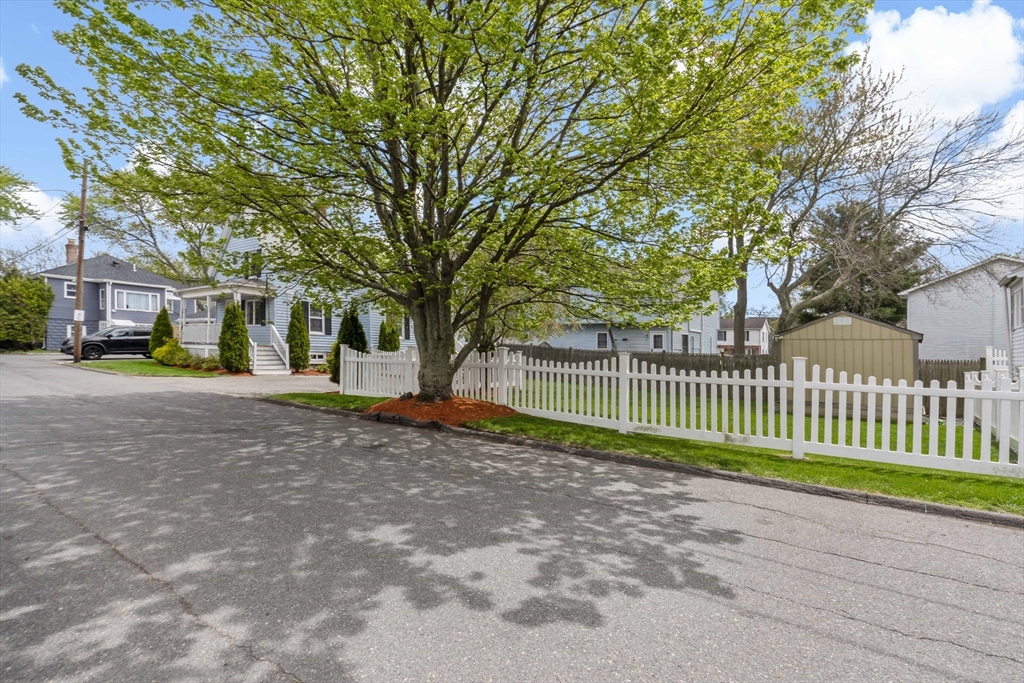 6 Lindsell St