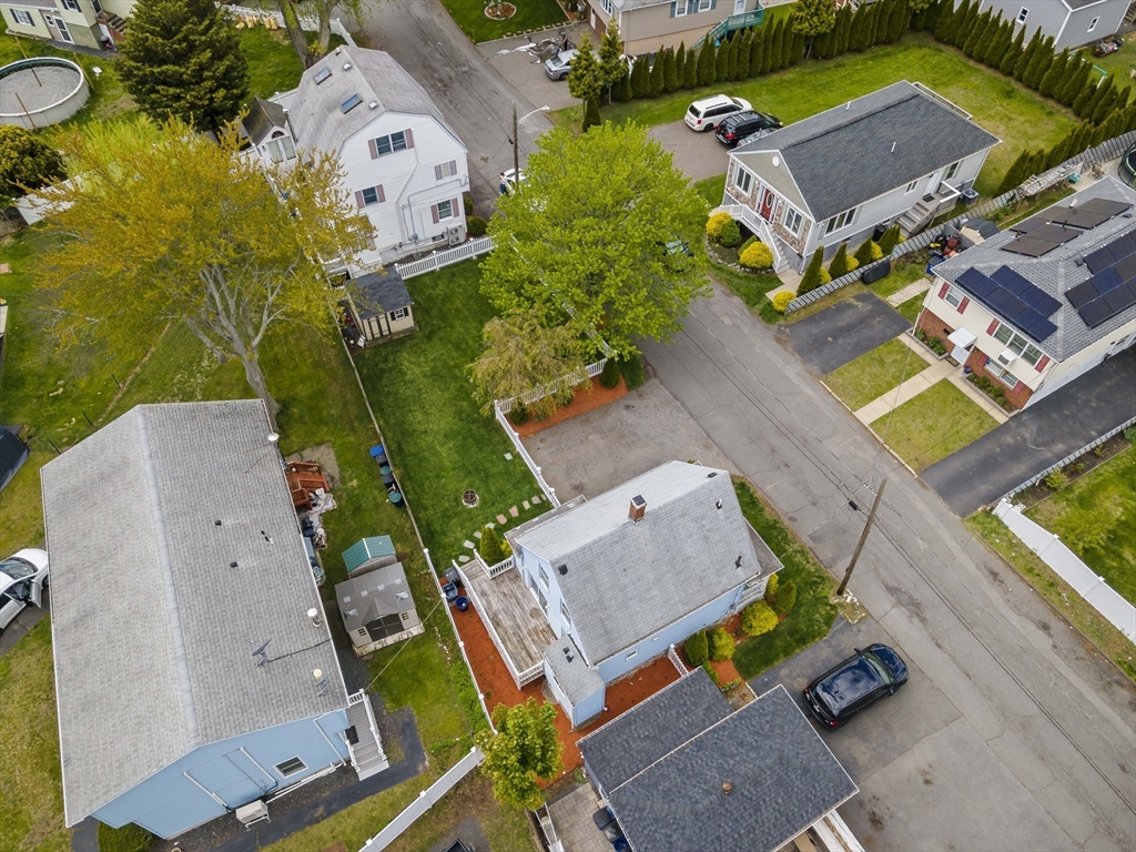 6 Lindsell St