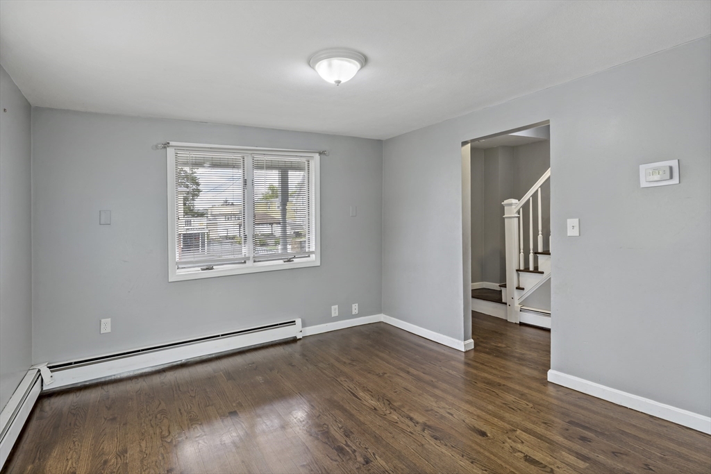 6 Lindsell St
