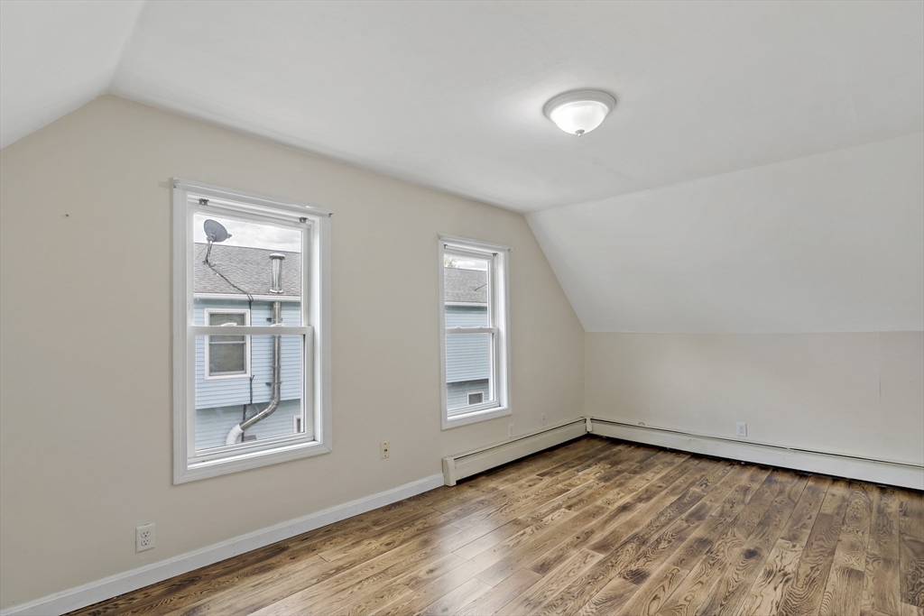 6 Lindsell St