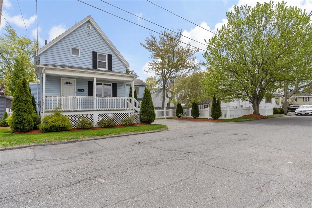 6 Lindsell St