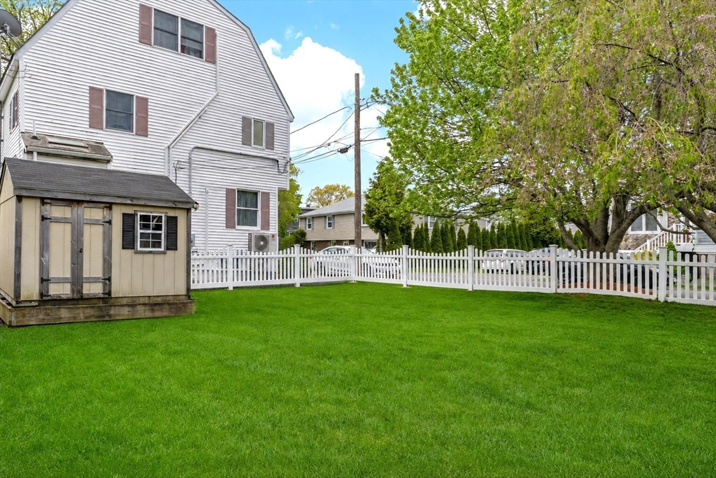 6 Lindsell St