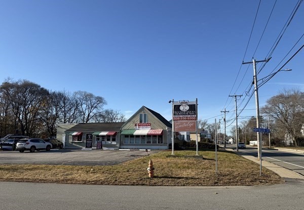 717 Fall River Ave