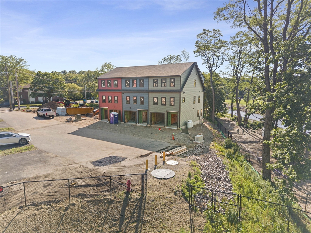87 Neponset St # 11