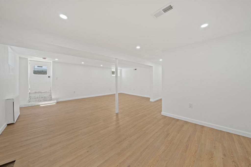 100 Keith St