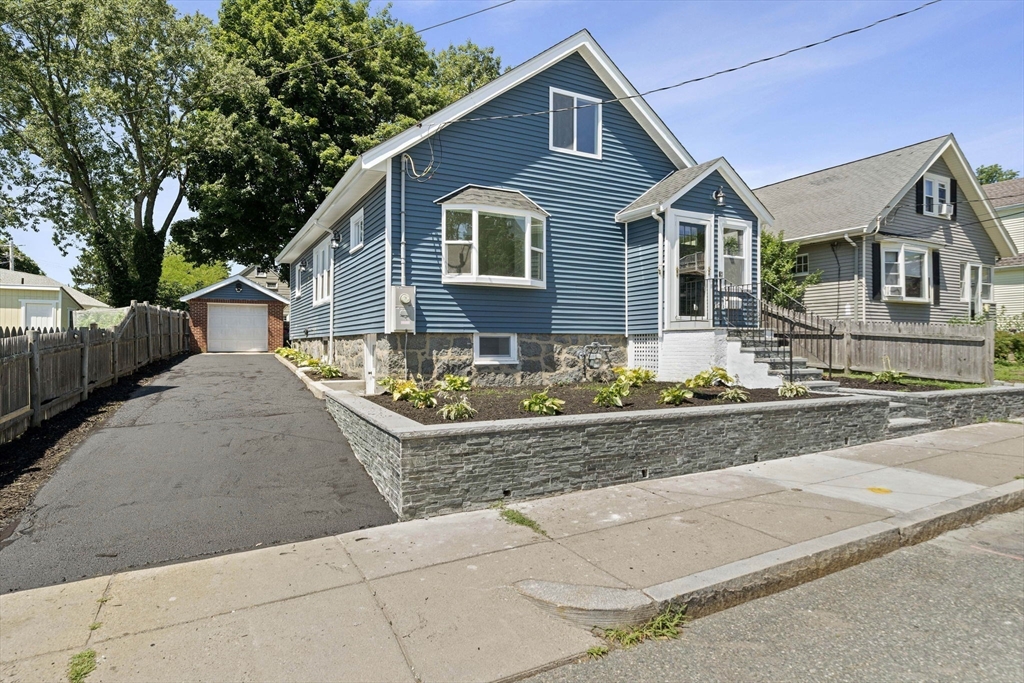 100 Keith St