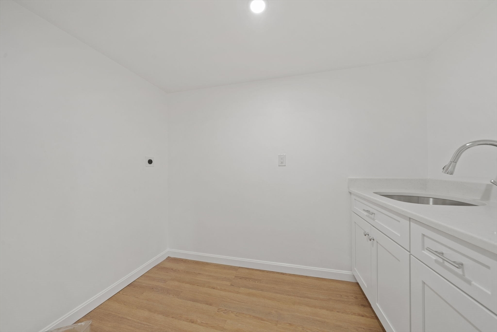 100 Keith St