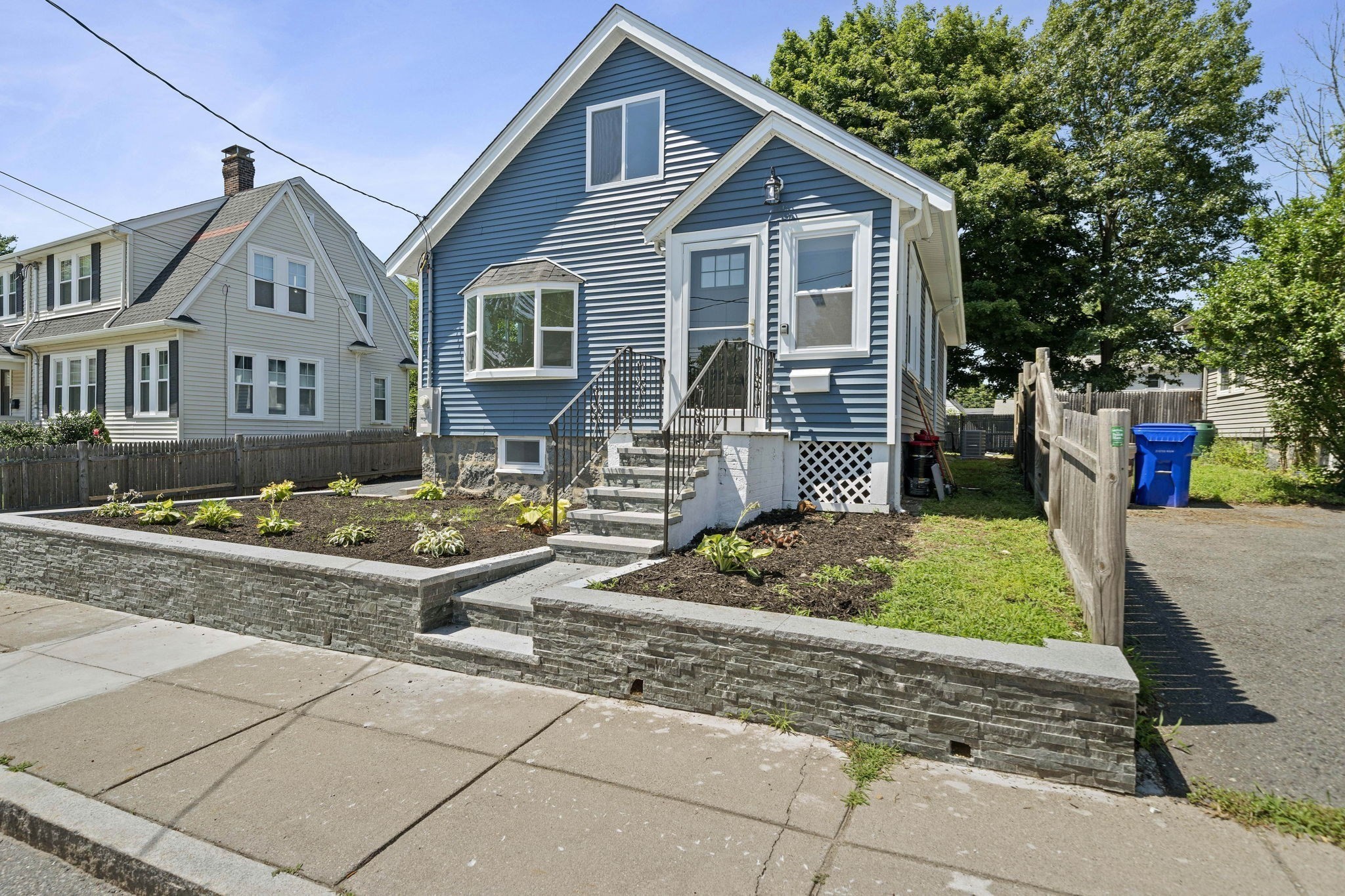 100 Keith St