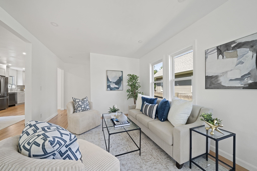 100 Keith St