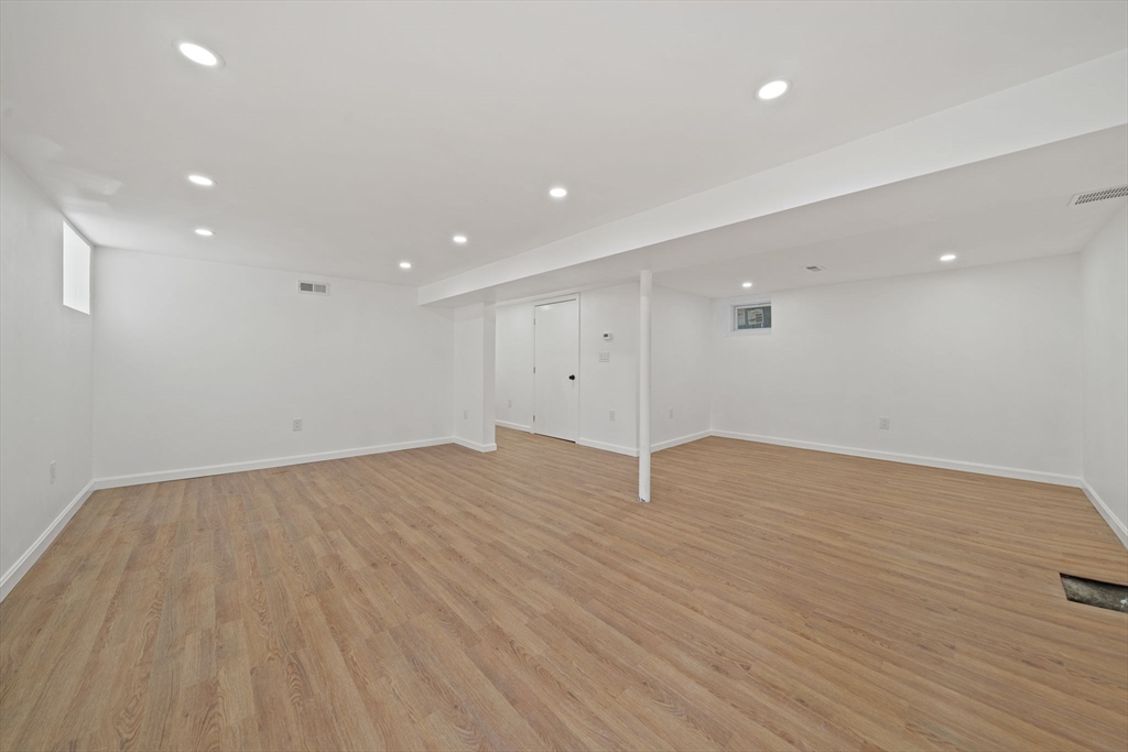 100 Keith St