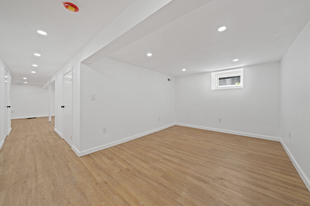 100 Keith St