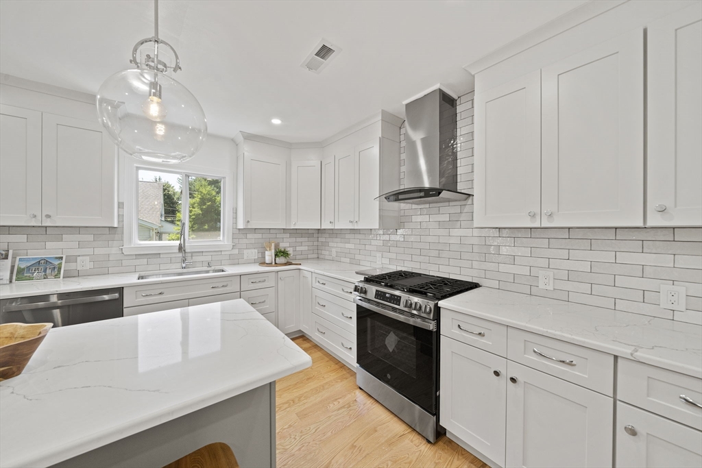 100 Keith St