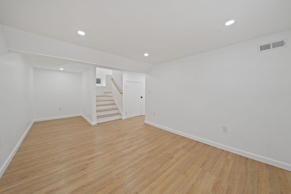 100 Keith St