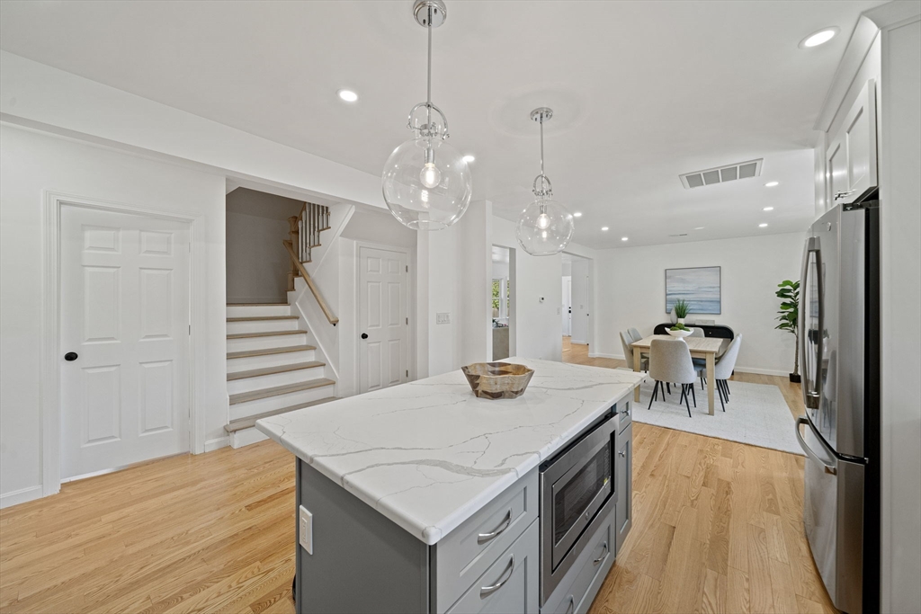 100 Keith St