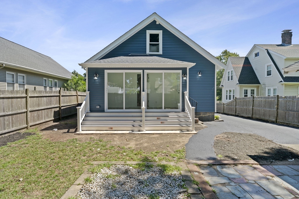 100 Keith St