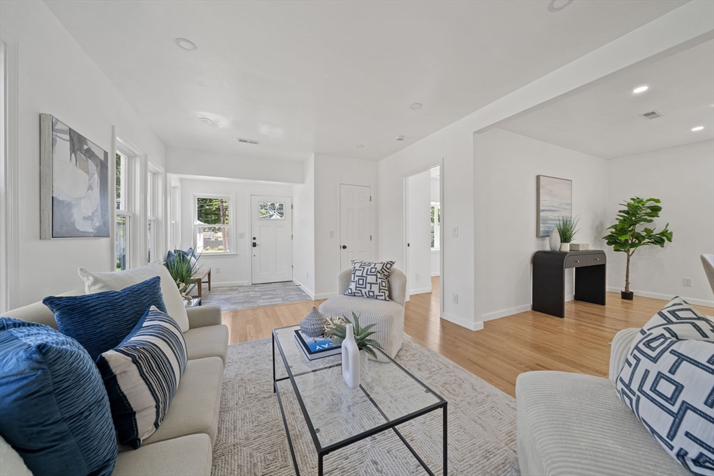 100 Keith St