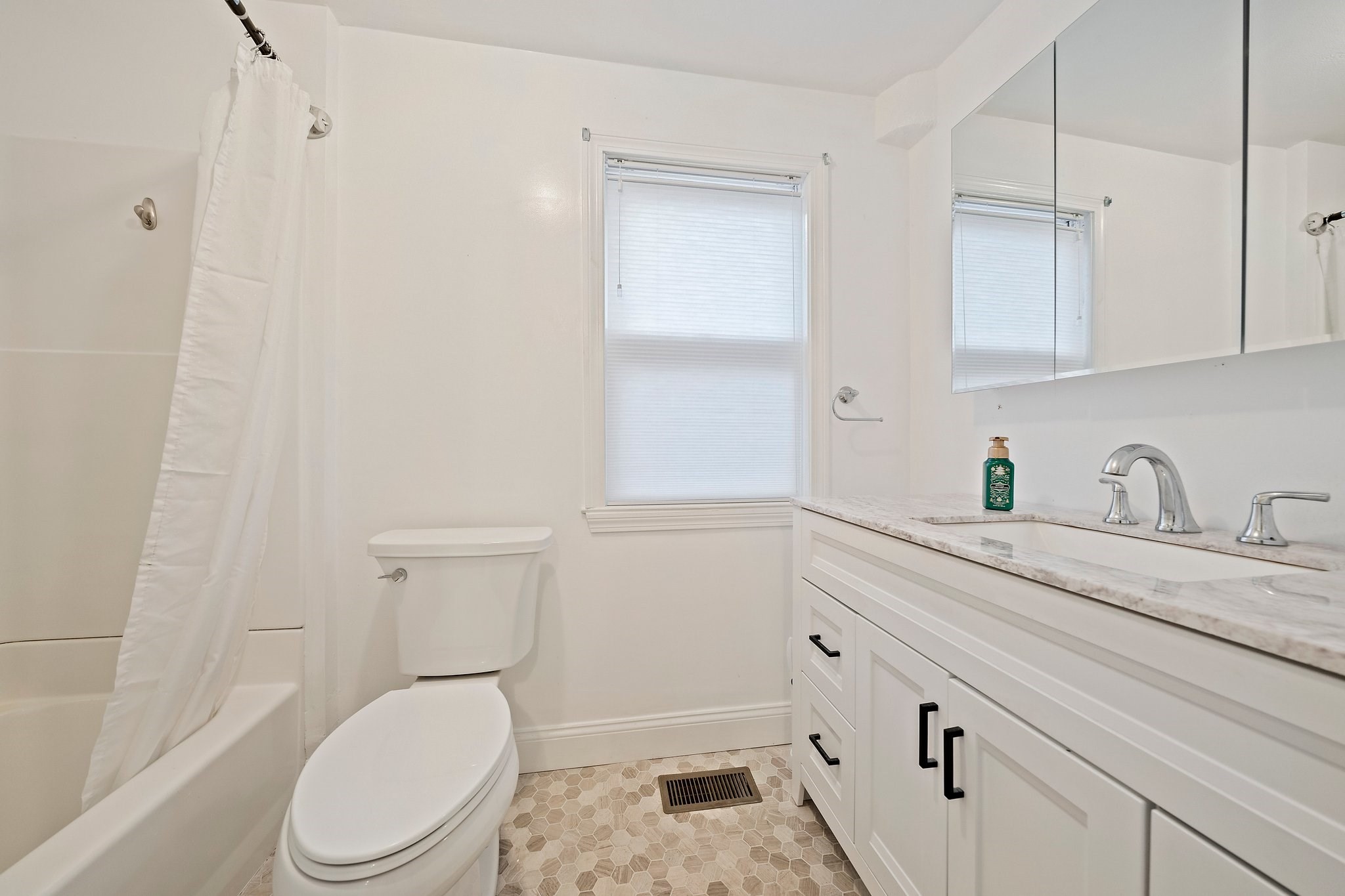 3 Revere Ct