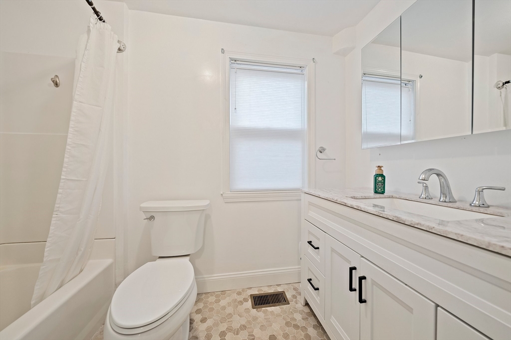 3 Revere Ct