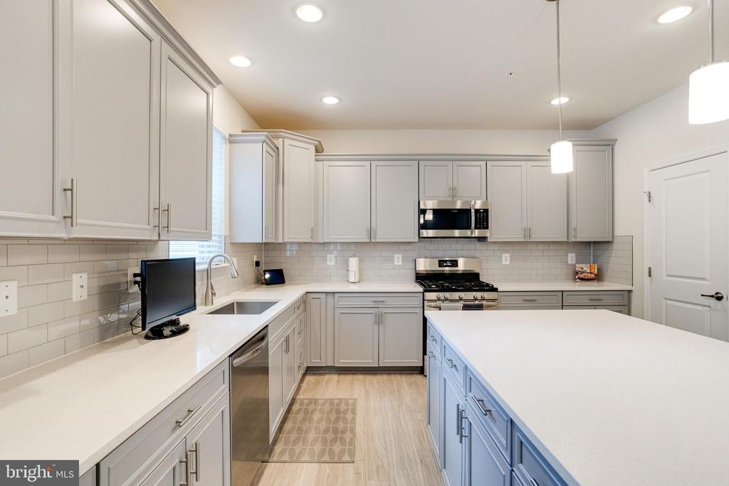 1138 FITZHUGH DRIVE
