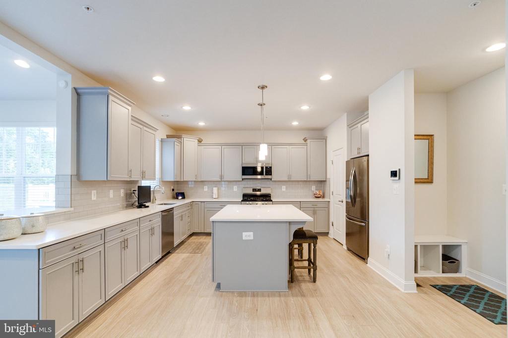 1138 FITZHUGH DRIVE