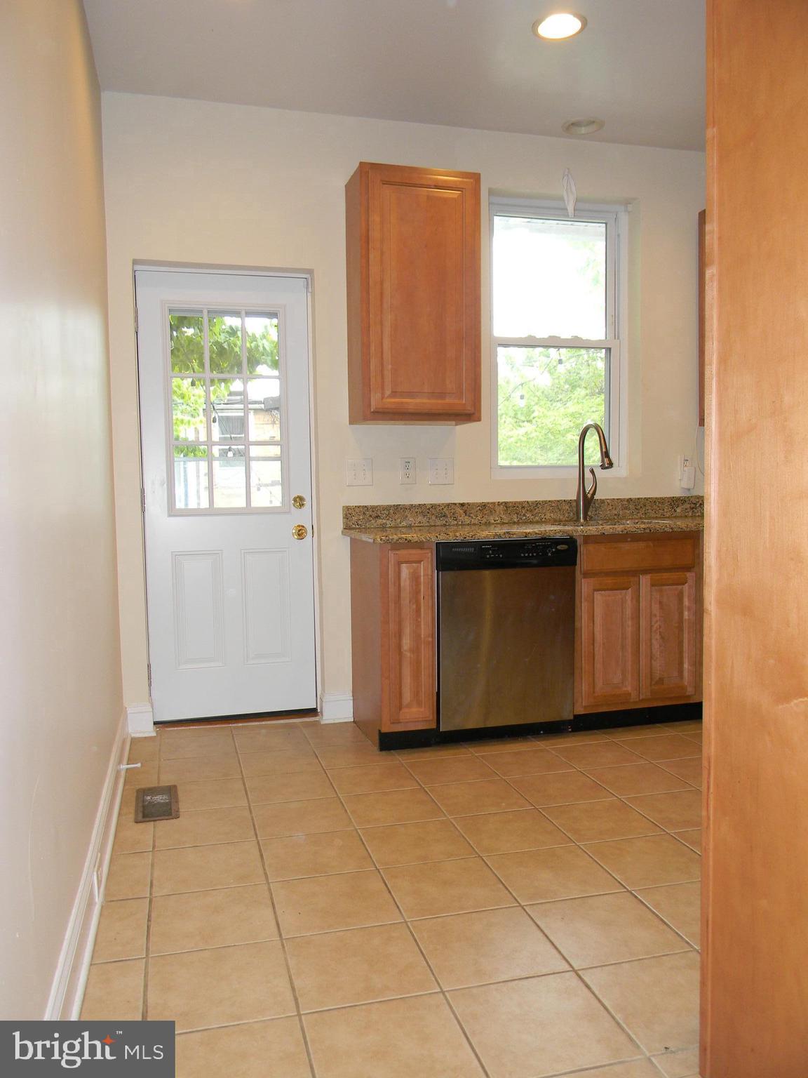 9 N COLLINGTON AVENUE