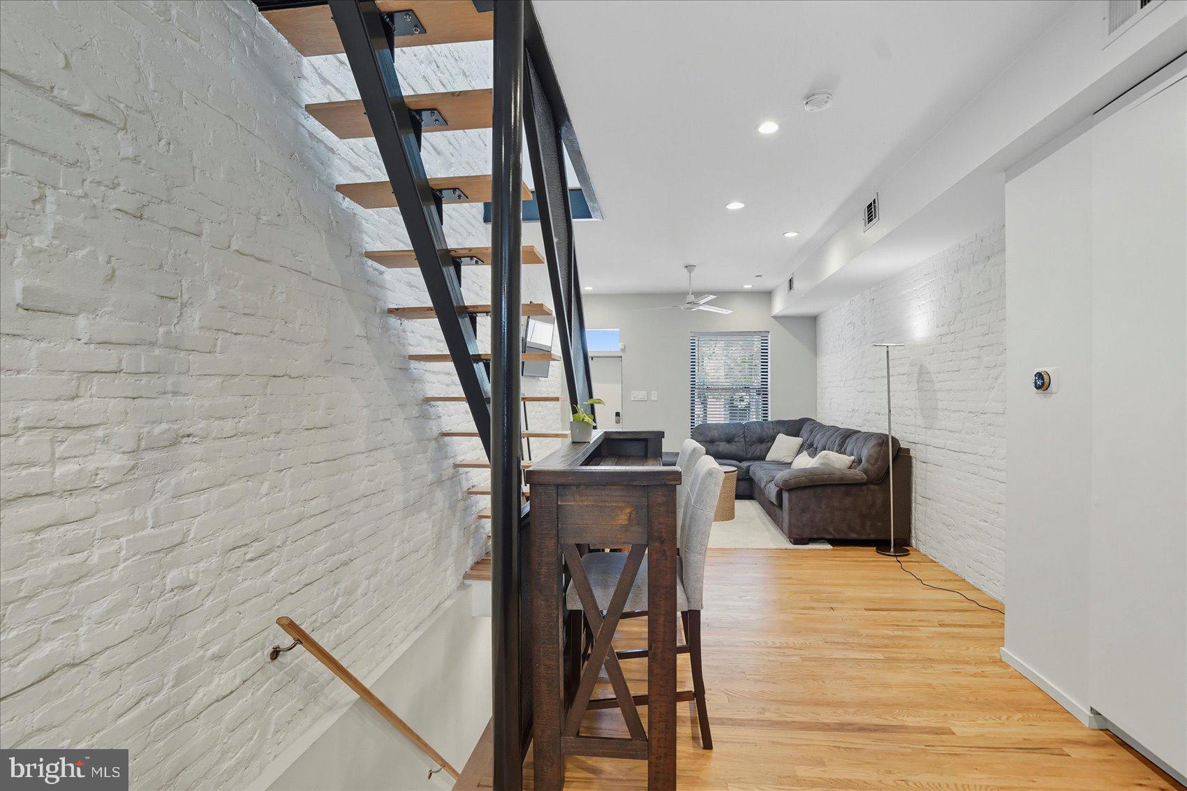 133 CURLEY STREET N