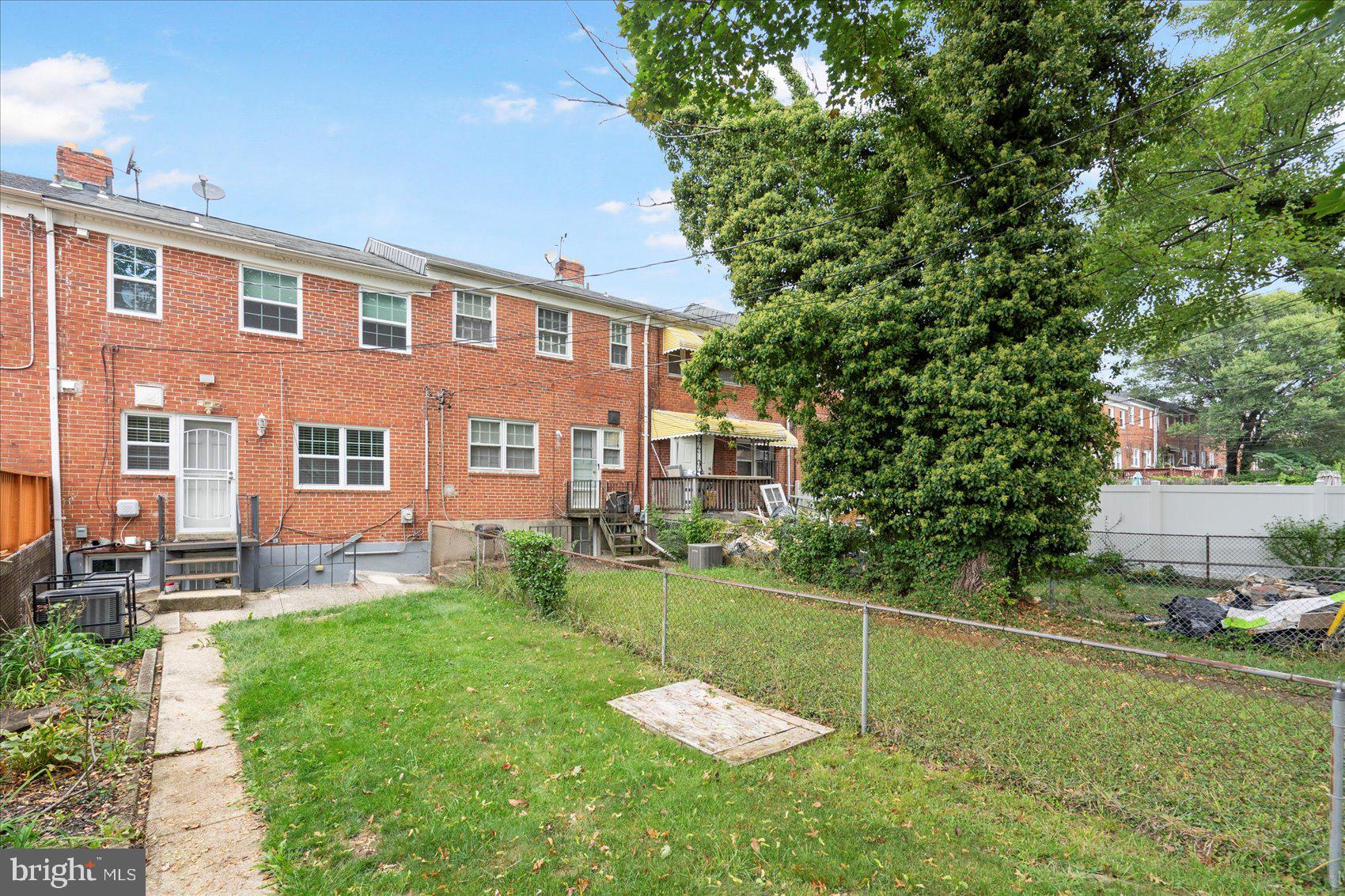 1103 E NORTHERN PARKWAY