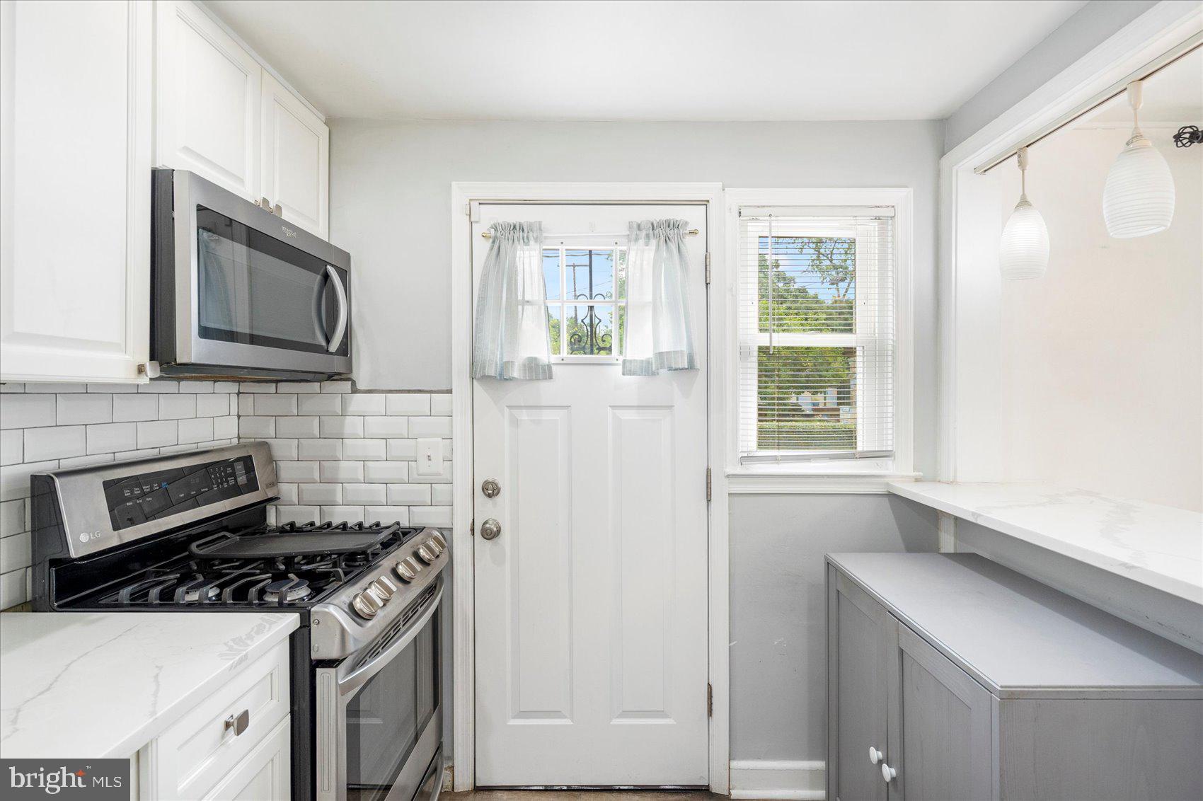 6225 CHINQUAPIN PARKWAY