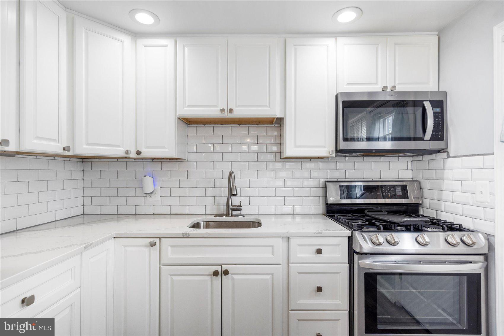 6225 CHINQUAPIN PARKWAY