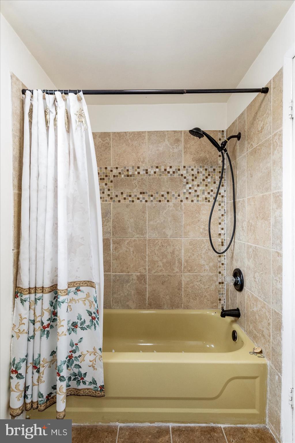 6225 CHINQUAPIN PARKWAY