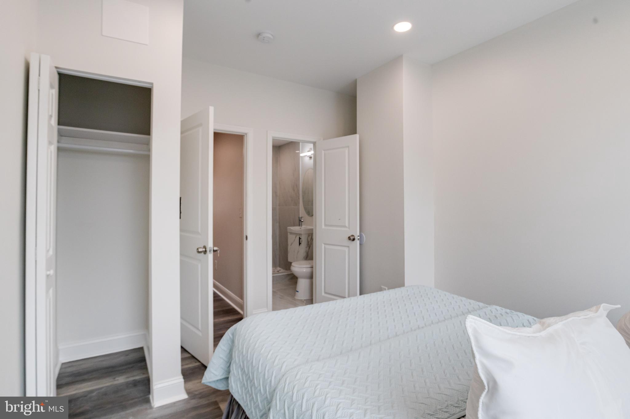 315 N ROBINSON STREET