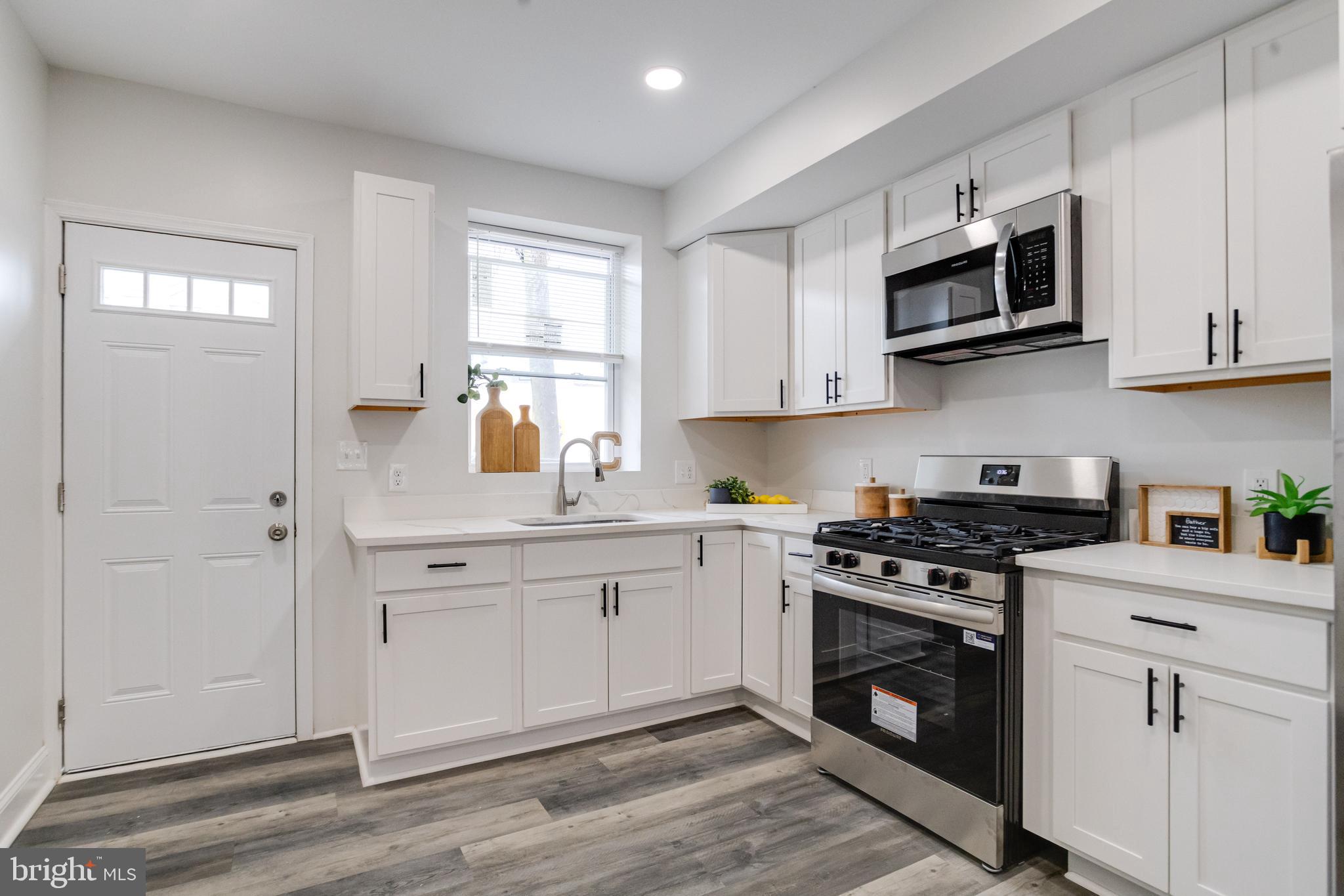 315 N ROBINSON STREET