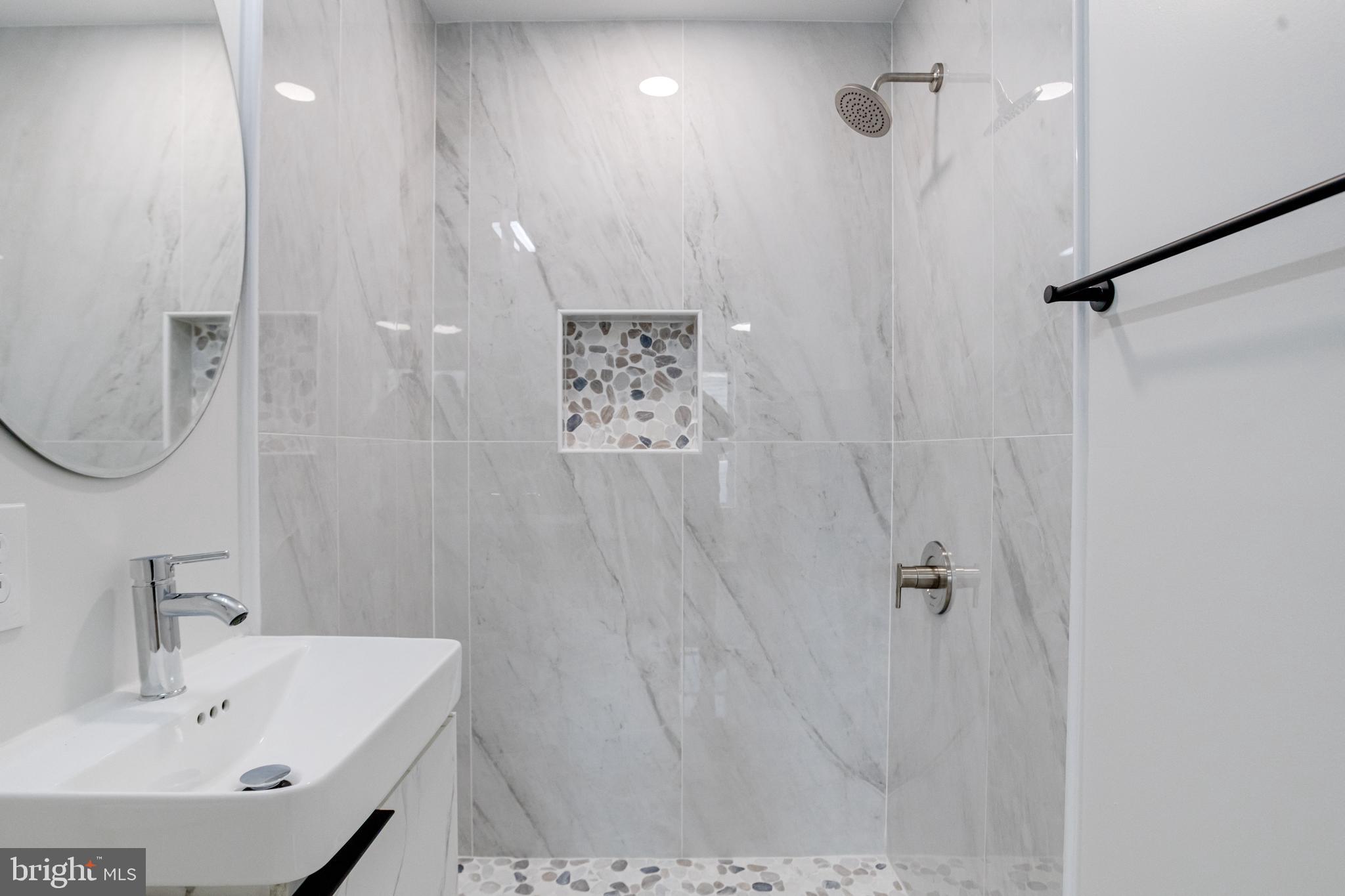 315 N ROBINSON STREET