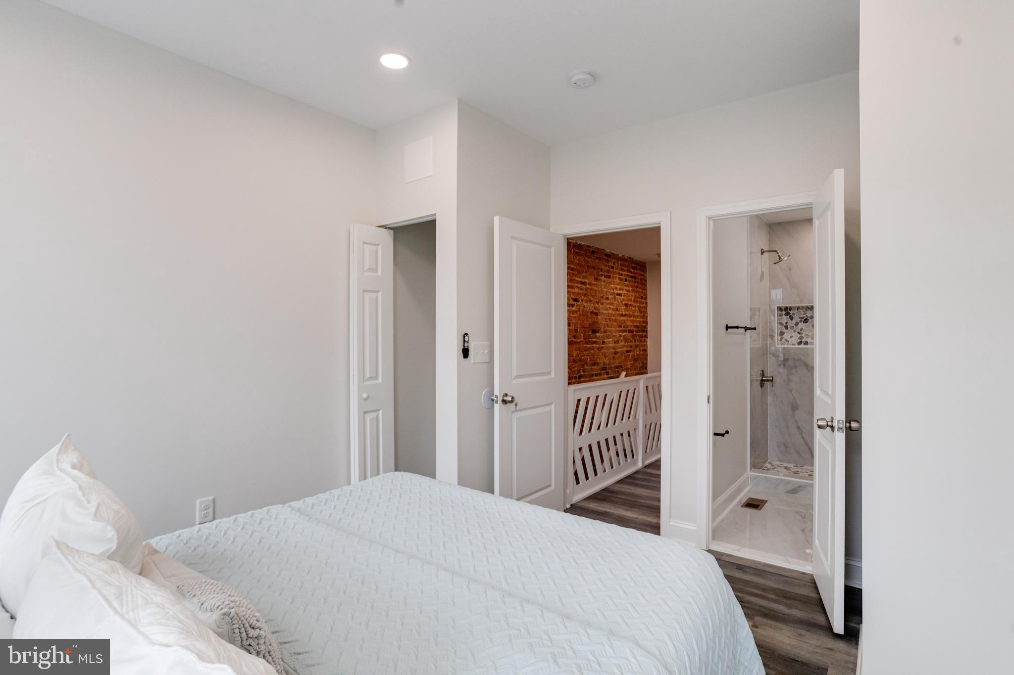 315 N ROBINSON STREET